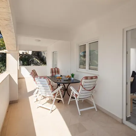 Morena * マカルスカ