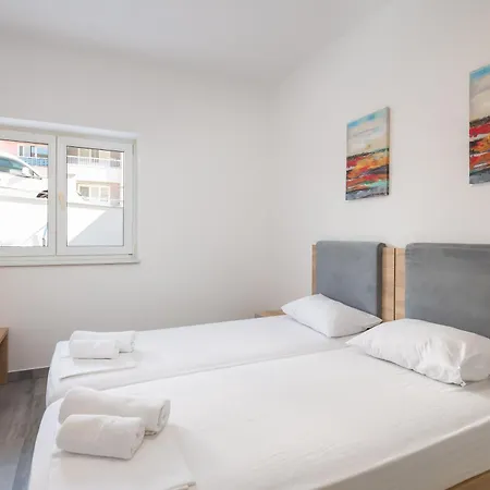 Morena * マカルスカ