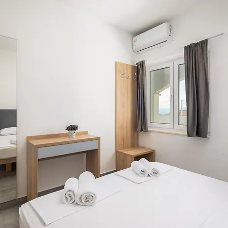 アパート Morena マカルスカ