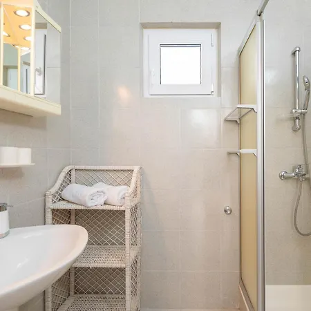 アパート Morena マカルスカ